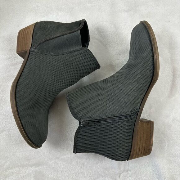 Kensie Women's Size 7.5 Gerona Ankle Bootie Gray Perforated Leather Casual Comfy - Picture 4 of 7